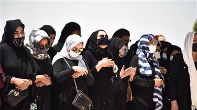 الانهيار والحزن يسيطر على نجوم الفن في جنازة دلال عبد العزيز | صور 