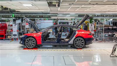 مليون دولار تعويض لعامل سابق بـ تسلا بسبب الإساءة العنصرية