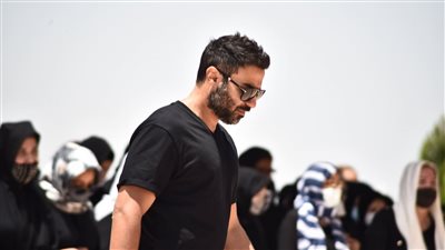 شاهد.. نجوم الفن في جنازة دلال عبد العزيز