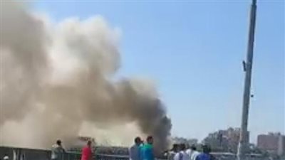 شاهد.. اللقطات الأولى لنشوب حريق داخل مركب نيلي بالزمالك