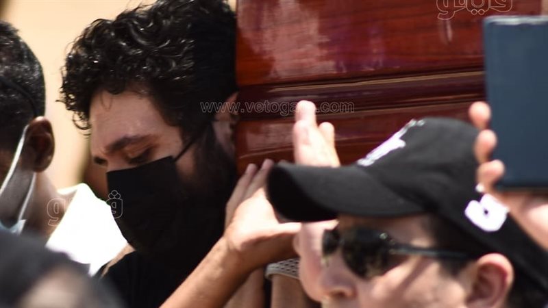 جنازة دلال عبد العزيز