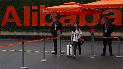 اغتصاب في مغارة على بابا.. فضيحة أخلاقية تهز عملاق البيع بالتجزئة