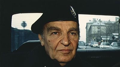 علي عزت بيجوفيتش.. ذكري ميلاد رئيس كرس حياته للدفاع عن المسلمين