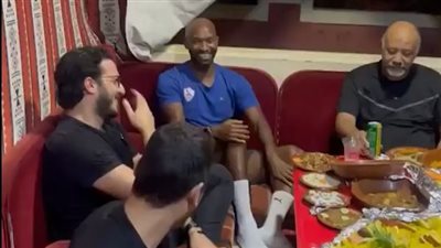 وصلة رقص لشيكابالا وجنش وكارتيرون على أنغام الطبل البلدي بالإسكندرية | فيديو