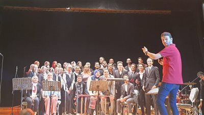 فريق كورال آداب عين شمس يشارك في مهرجان الموسيقى بالجامعة