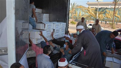 توزيع 4 أطنان من لحوم صكوك الأضاحي على الأسر الأكثر احتياجا بالمنيا