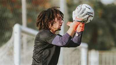 حارس الزمالك يفاضل بين 3 عروض بعد قرار الاستغناء عنه