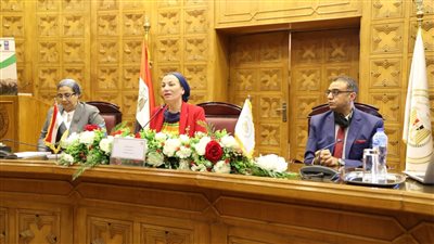 وزيرة البيئة: نبحث توطيد التعاون بين السلطتين التنفيذية والقضائية فى العمل البيئى