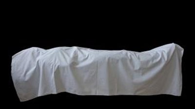 تفسير حلم الكفن في المنام وعلاقته بالخلافات الأسرية