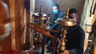 غلق ١٨ مقهى تقدم الشيشة وإزالة ٤٧ حالة إشغال في الجيزة