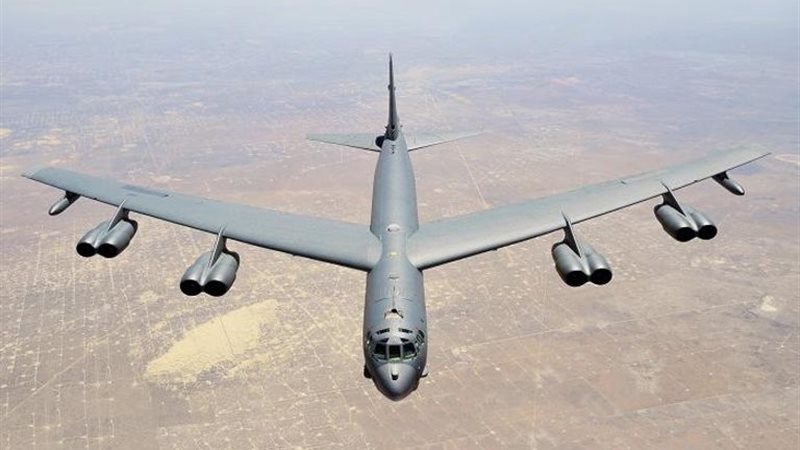 مقاتلة أمريكية (B-52)