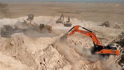 محافظ الوادي الجديد: تنفيذ 27 % من مشروع تعديل مسار طريق النقب 