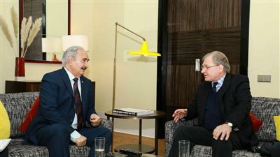 السفير الأمريكي لدى ليبيا يلتقي حفتر في مصر