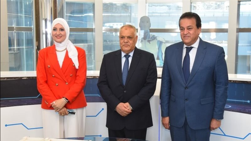 جانب من التوقيع