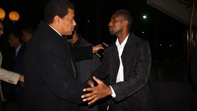 المدير الفني لنادي الداخلية يصل عزاء والد عبد الستار صبري