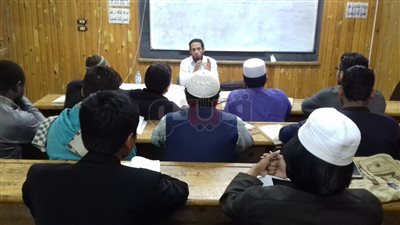 إقبال متزايد على مراجعات المناهج الدراسية للطلاب الوافدين بالبعوث الإسلامية