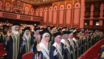 طب بنات الأزهر تحتفل بتخريج دفعة جديدة من الطبيبات الماليزيات (صور)