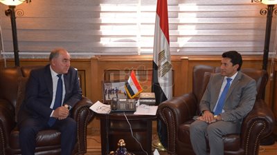 وزير الرياضة يبحث تفعيل سبل التعاون مع أوزبكستان (صور)