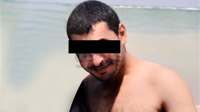 تفاصيل مقتل ربة منزل على يد زوجها بمنيا القمح.. المتهم يمثل الجريمة تحت حراسة مشددة.. جار الضحية: ذبحها لمحاولة منعه من السرقة.. 3 نقاط دم كشفت الجريمة.. والنيابة تحبسه (فيديو وصور)