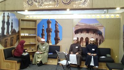 الطلاق ومشكلات الزواج.. أبرز قضايا «ركن الفتوى» بمعرض الإسكندرية للكتاب