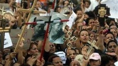 شباب ماسبيرو يطوف بجثمان أحد شهدائه بالتحرير