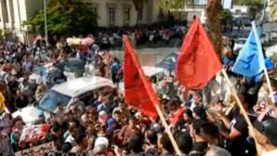 بالفيديو.. ثوار الإسكندرية يقرأون الفاتحة على أرواح شهداء جمعة 