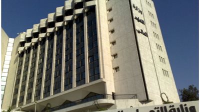 وزير التعليم العالي يوافق على محاكمة المدير القانوني بجامعة دمياط