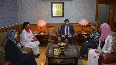 صبحي يستقبل قيادات نسائية خليجية على هامش مؤتمر رياضة المرأة العربية