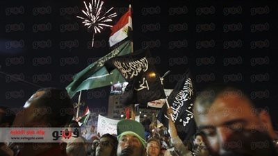 ألعاب نارية وشماريخ في رابعة العدوية بعد انتهاء كلمة 