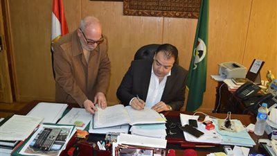 محافظ الفيوم يعتمد تثبيت 1878 من العاملين المتعاقدين