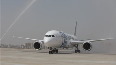 الكويت وأبوظبي أولى وجهات طائرة الأحلام في أبريل