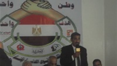 القوى الثورية بقنا تتوجه إلى مدير الأمن لتسليمه بيان إقالة المحافظ