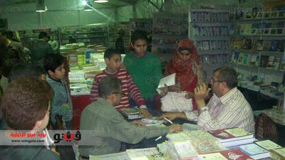 بالصور.. طلاب المدارس يزورون معرض الكتاب الدولي بدسوق