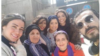 هبة مجدي تنشر صورة من كواليس مسلسل «طلقة حظ»