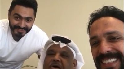 الصدفة تجمع تامر حسني ونبيل شعيل وأحمد عصام في مطار الملك فهد