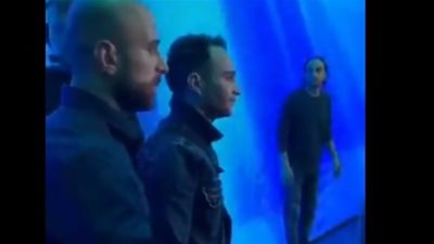 حسام حبيب يساند شيرين عبد الوهاب خلال حفلها بدبي (فيديو)