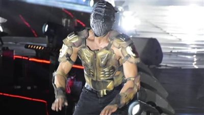 محمد رمضان يصعد مسرح حفله بسيارة بورش ويوجه رسالة لجمهوره