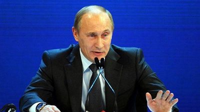 بحضور بوتين.. مئات الآلاف من الروس يحتفلون بـ