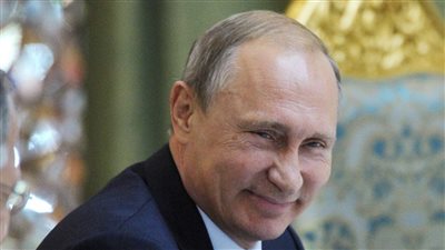 بالصور.. «نتيجة بوتين لـ2016» في الأسواق الروسية