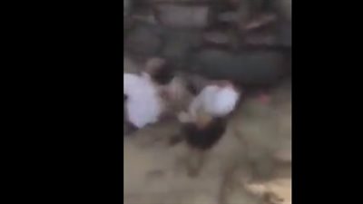 لحظة تعرض مجموعة من الفتيات لحادث انقلاب مروع (فيديو)