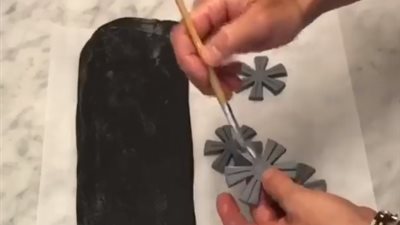 تورتة على شكل سيارة «ميني كوبر» تشعل «فيس بوك» (فيديو)