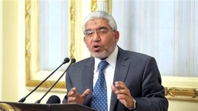 وزير النقل يصل مكتبه برفقة مستشاريه من الإخوان