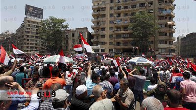 متظاهرو التحرير يلقون القبض على 