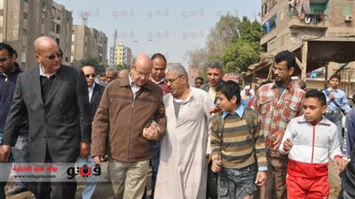 في جولة الساعات الأربع لمحافظ الجيزة: استمرار دعم القوات المسلحة للأهالي.. 3 كبار بتكلفة 230 مليون جنيه.. 16 ألف وحدة سكنية تستلمها المحافظة في يونيو.. جولات يومية لرصد السلبيات ومعالجتها فورا