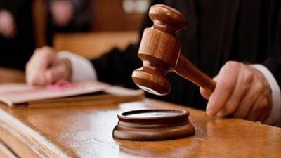 محاكمة مأمور ضرائب بتهمة إهدار 700 ألف جنيه