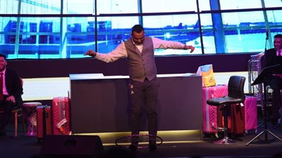 محمود الليثي مفاجأة «أبلة فاهيتا ترانزيت في الكويت» (صور)