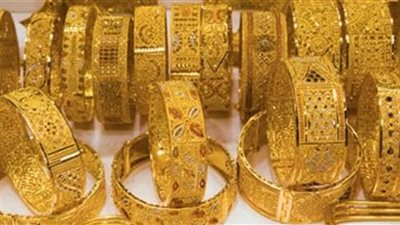 الذهب يهبط متأثرًا بالنفط وتراجع الدولار يخفق في دعم المعدن الأصفر