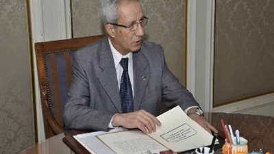 وزير التعليم العالي يجتمع برؤساء المراكز البحثية