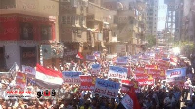 أمن دمياط يمنع مرور مسيرة مؤيدة لمرسي إلى ميدان الساعة