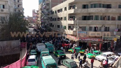 عمال «غزل شبين الكوم» يقطعون ميدان شرف للمطالبة بصرف الأرباح